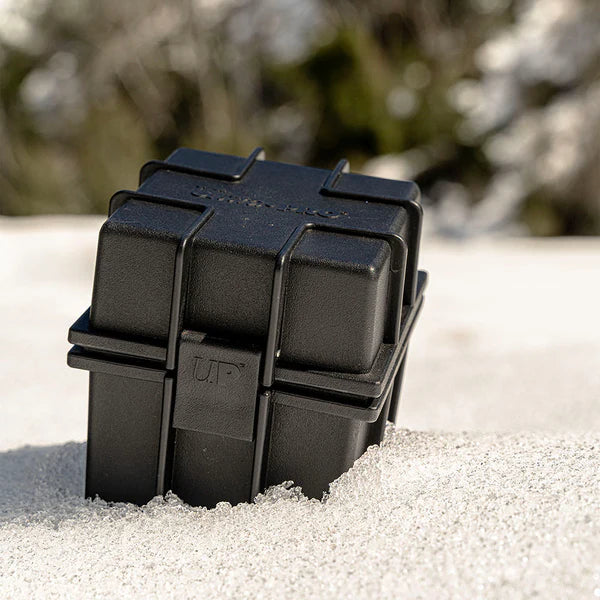 Ultra Pro (UP) - Waterproof Black Box / Wasserdichte schwarze Deck Box