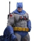 Batman: The Dark Knight Returns Comic Masterpiece Actionfigur 1/6 Batman (Battle Damaged Version) 32 cm