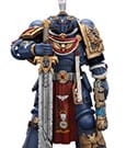 Warhammer 40,000: Space Marine 2 Actionfigur Ultramarines Relic Primus Armourwith Plasma Pistol and Combat Blade 13 cm