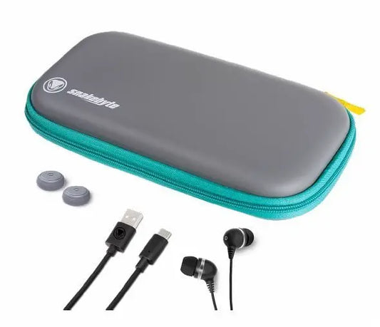 SNAKEBYTE - Nintendo Switch Lite - Travel:Kit mit Transporttasche + USB-Ladekabel + In-Ear-Kopfhörer + Controller Caps - Mehrfarbig