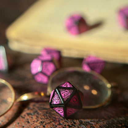 Q Workshop - Call of Cthulhu (7th Edition): Black & magenta 7pc RPG Dice Set