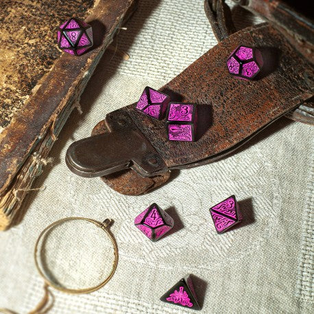 Q Workshop - Call of Cthulhu (7th Edition): Black & magenta 7pc RPG Dice Set
