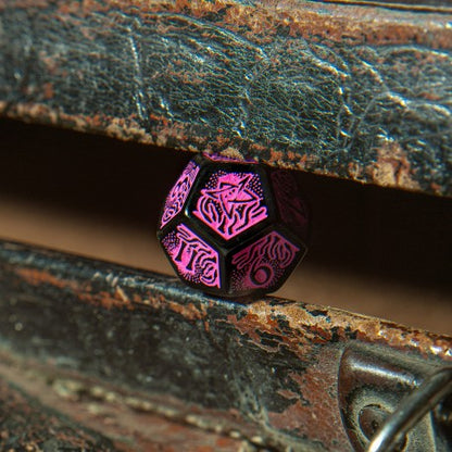 Q Workshop - Call of Cthulhu (7th Edition): Black & magenta 7pc RPG Dice Set