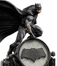 Zack Snyder's Justice League Deluxe Art Scale Statue 1/10 Batman on Batsignal 28 cm