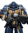 Warhammer 40,000: Space Marine 2 Actionfigur Ultramarines Brother Chairon Collectors Edition 13 cm