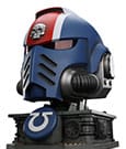 Warhammer 40,000: Space Marine 2 Replik Ultramarines Lieutenant Titus Helm mit Display-Stand 44 cm