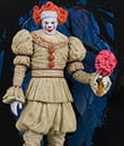 It: Welcome to Derry Movie Maniacs PVC Statue Pennywise (Flashback) (Gold Label) 16 cm