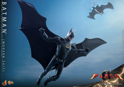 The Flash Movie Masterpiece Actionfigur 1/6 Batman (Modern Suit) 30 cm