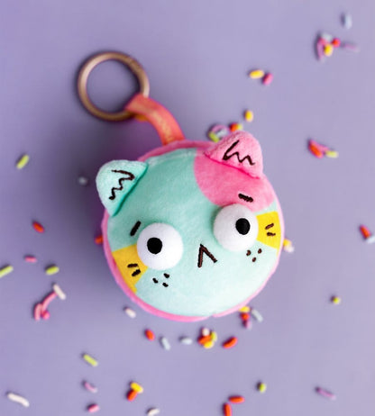 Meowcaron Plüsch Taschenanhänger Scared 7 cm