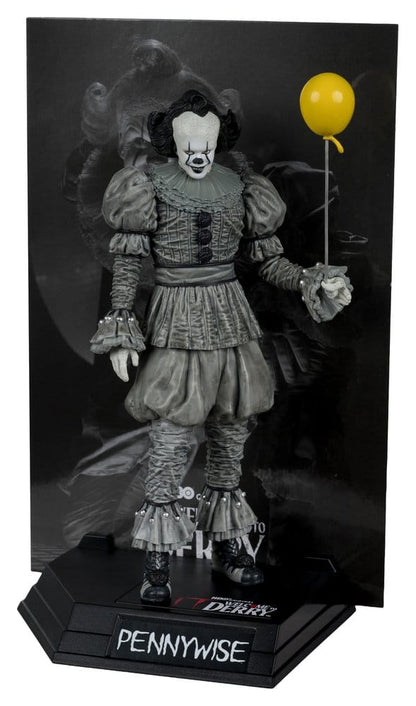 Es Welcome to Derry Movie Maniacs Figur Pennywise (Black &amp; White) 16 cm