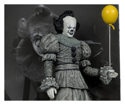 Es Welcome to Derry Movie Maniacs Figur Pennywise (Black &amp; White) 16 cm