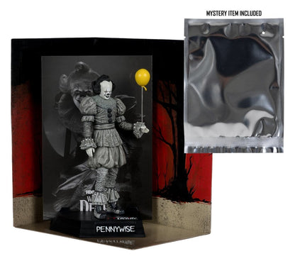 Es Welcome to Derry Movie Maniacs Figur Pennywise (Black &amp; White) 16 cm