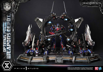 Transformers: Dark of the Moon (Film) Museum Masterline Statue Optimus Prime Weapons Depot 127 cm