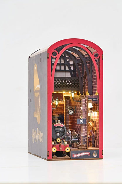 Harry Potter Tiny Adventures Book Nook Mini-Diorama Hogwarts Express 18 cm