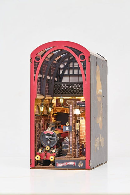 Harry Potter Tiny Adventures Book Nook Mini-Diorama Hogwarts Express 18 cm